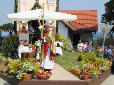 Na 19. tradicionalni prireditvi Pozdrav jeseni ob prazniku Marijinega vnebovzetja, veselo druženje Prlekov, Prekmurcev in Medžimurcev 77